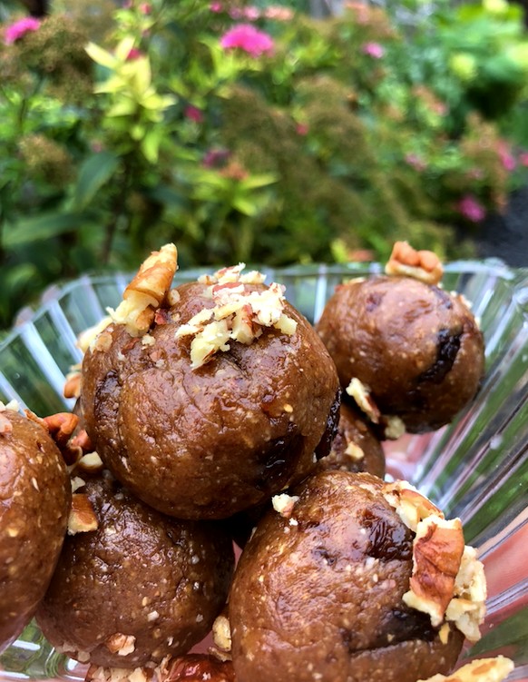 Raw Vegan Butter Pecan Cookie Bites