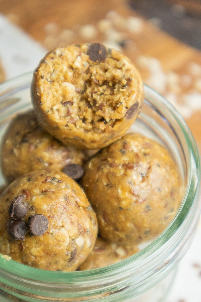 Vegan Peanut Butter Oatmeal Chocolate Chip Energy Balls