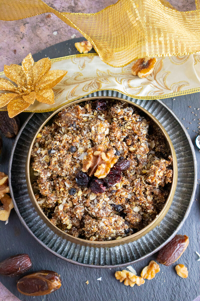 5-Minute Raw Coconut Granola Recipe (Rawnola)