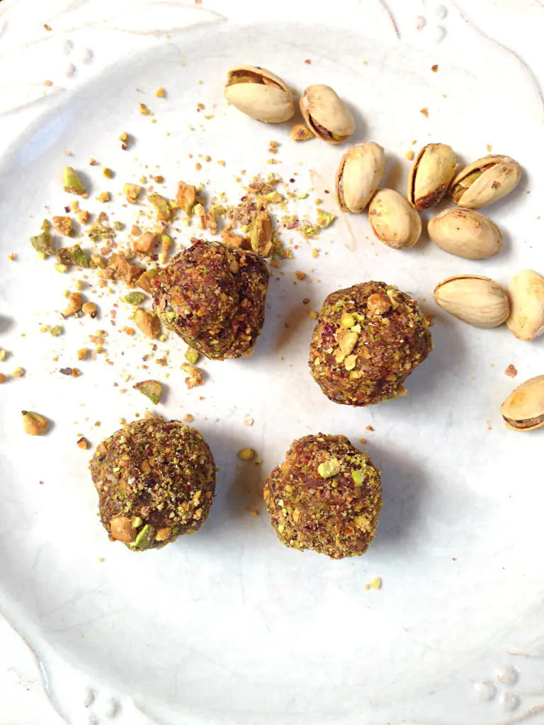 No-Bake Vegan Pistachio Baklava Energy Balls