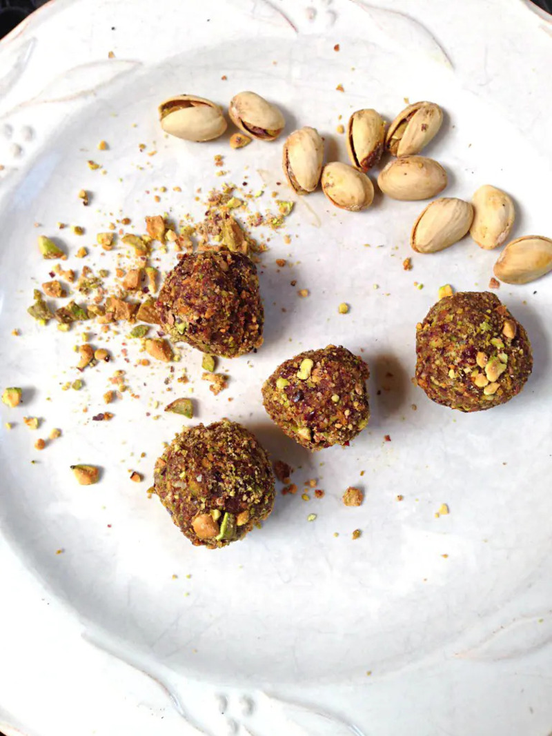 No Bake Vegan Pistachio Baklava Energy Balls